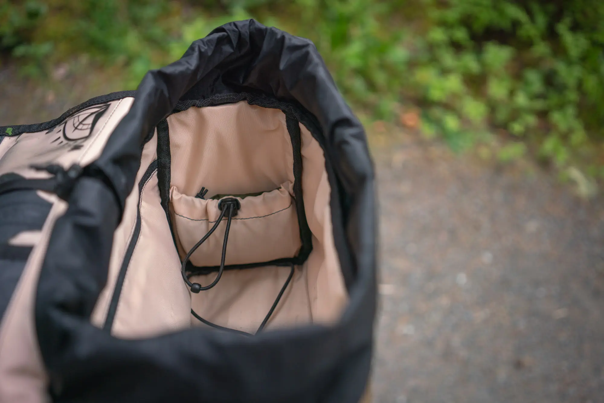 The inner side pocket.