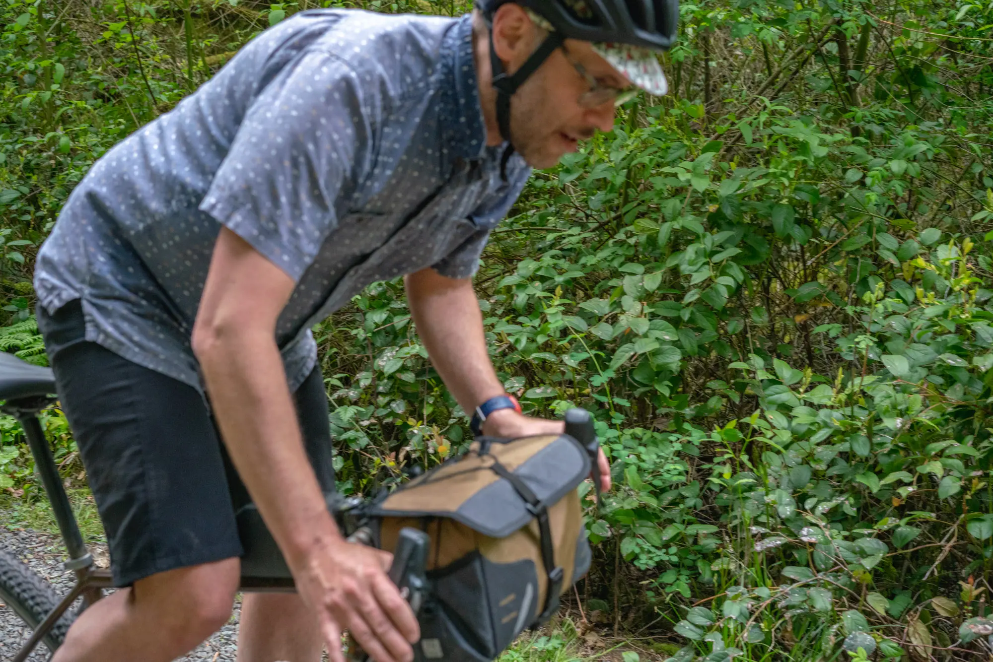 Barry rides with the OCT Bag from 7Roads.