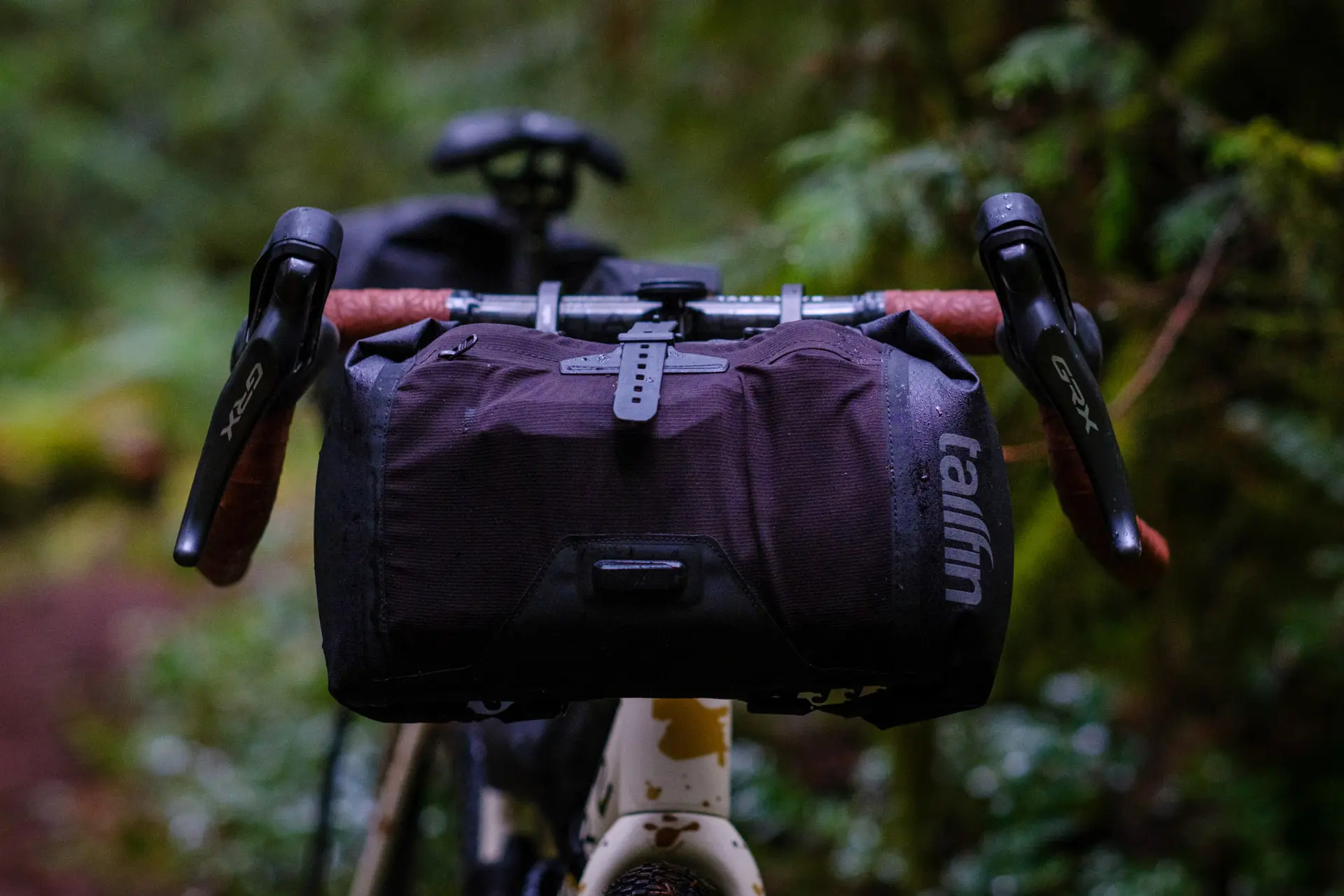 Tailfin Bar Bag System: Business Up Front